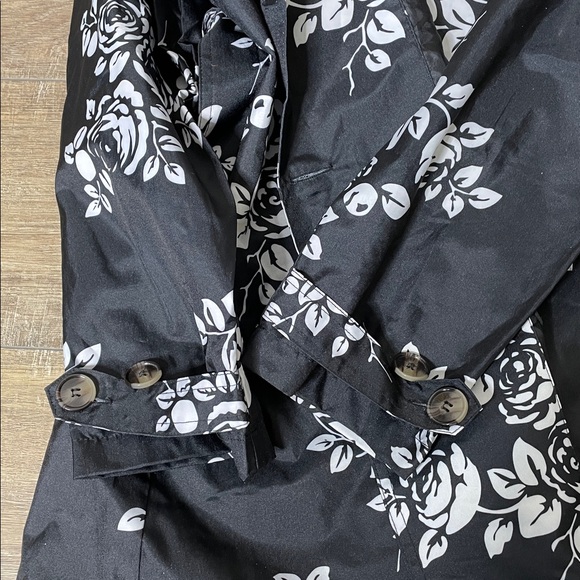 Capelli New York black and white floral print hooded RainTrench Coat - Picture 13 of 16